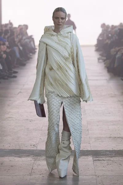 Look 13